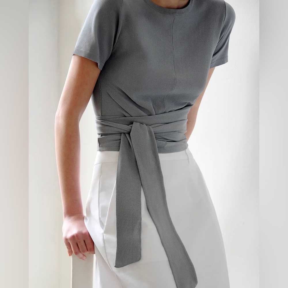 Modern citizen Jude Cropped wrap blouse in blue grey size medium EUC